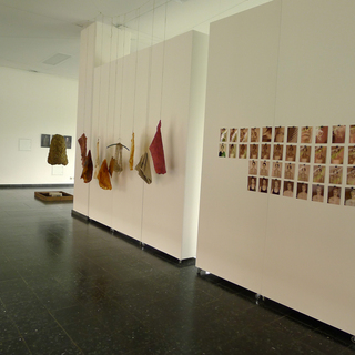 ,Vested Memories'       
Gruppenausstellung
Universität der Künste Berlin 2012
Fotos: Barbara Loreck
